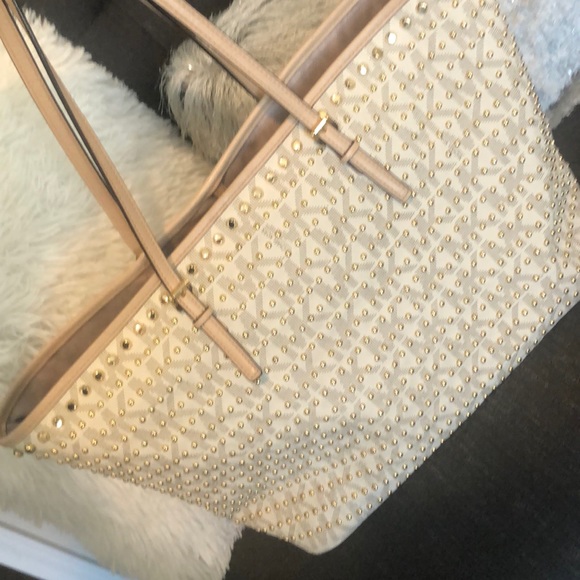 Michael Kors Jet Set Travel Medium Stud Tote - Picture 3 of 6